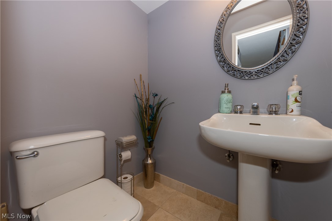1092 Gordon Road Lyndhurst, OH 44124 - Photo 9 of 35