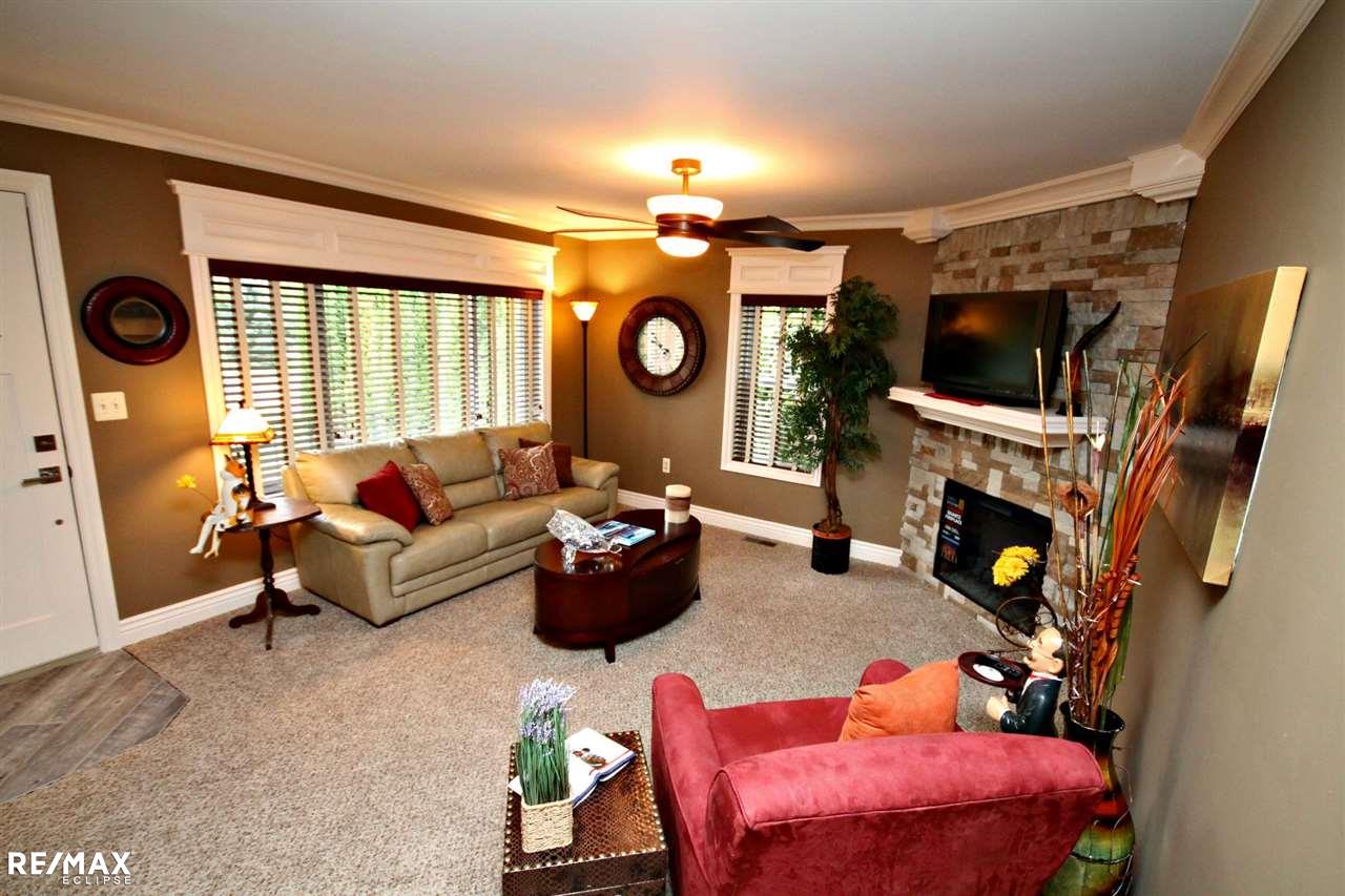 2030 Grace Rochester, MI 48309 - Photo 5 of 31 31261141-4.JPG