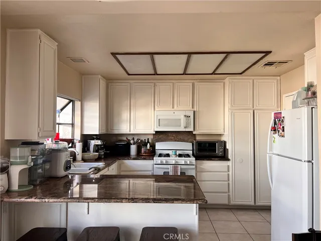 $3,000 | 547 East Ave Q10, Palmdale, CA 93551