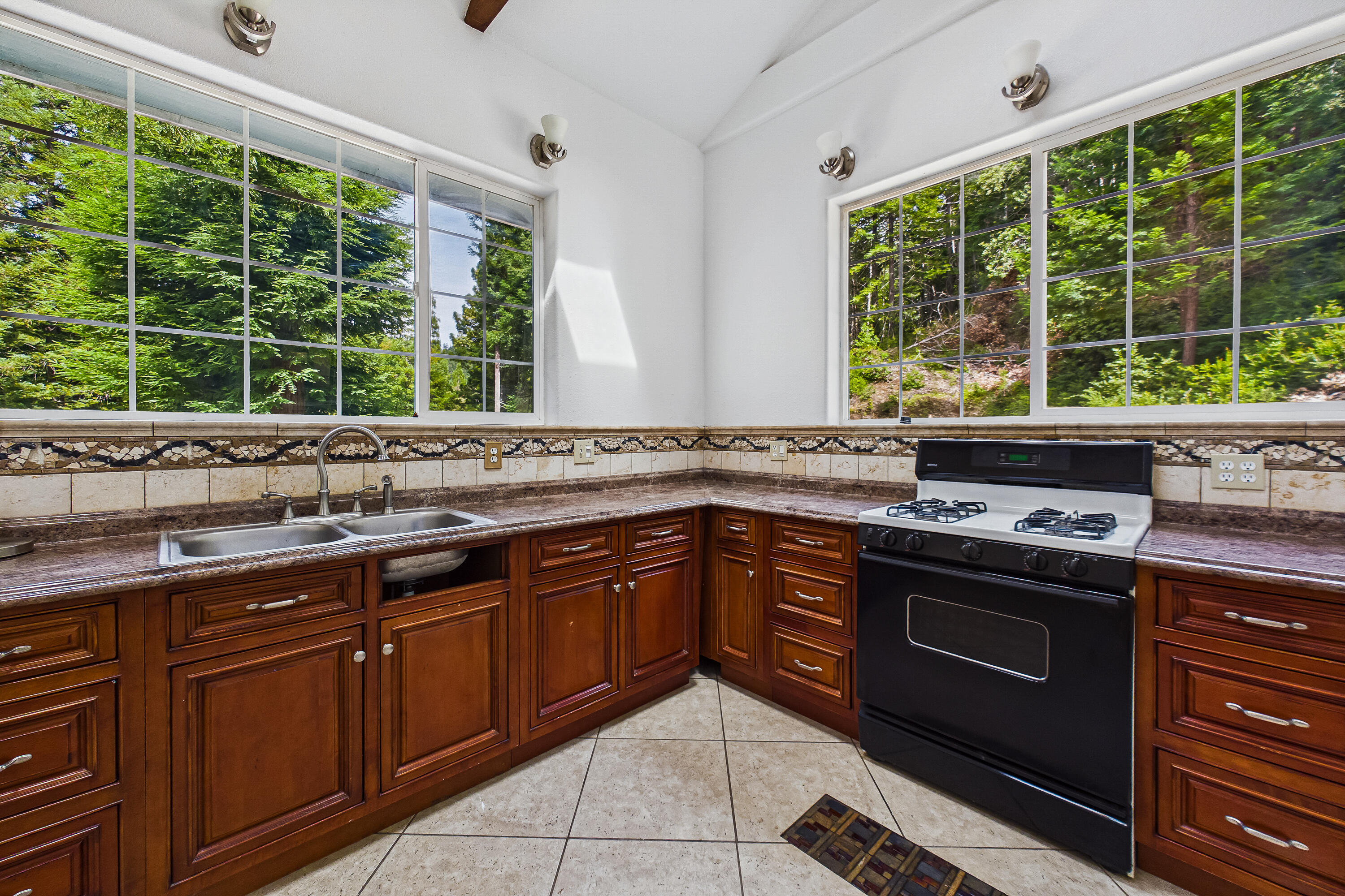 1005 Twin Trees Road Garberville, CA 95542 - Photo 24 of 84