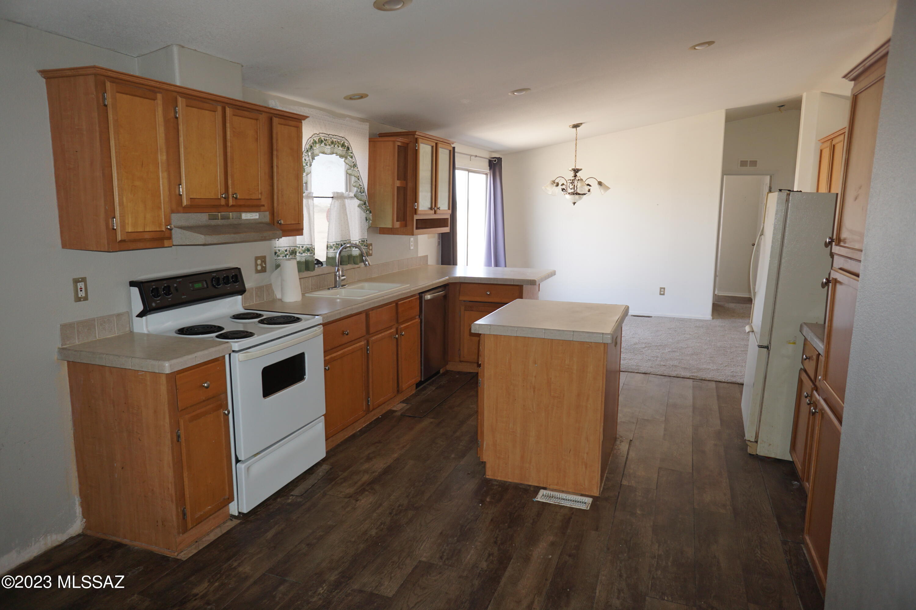9165 Ghost Ranch Road Marana, AZ 85653 - Photo 9 of 27 Gallery Image 9
