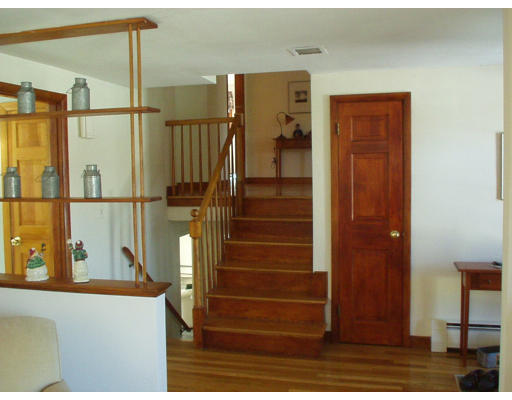 73 Plymouth Road Wakefield, MA 01880 - Photo 3 of 4 Gallery Image 3