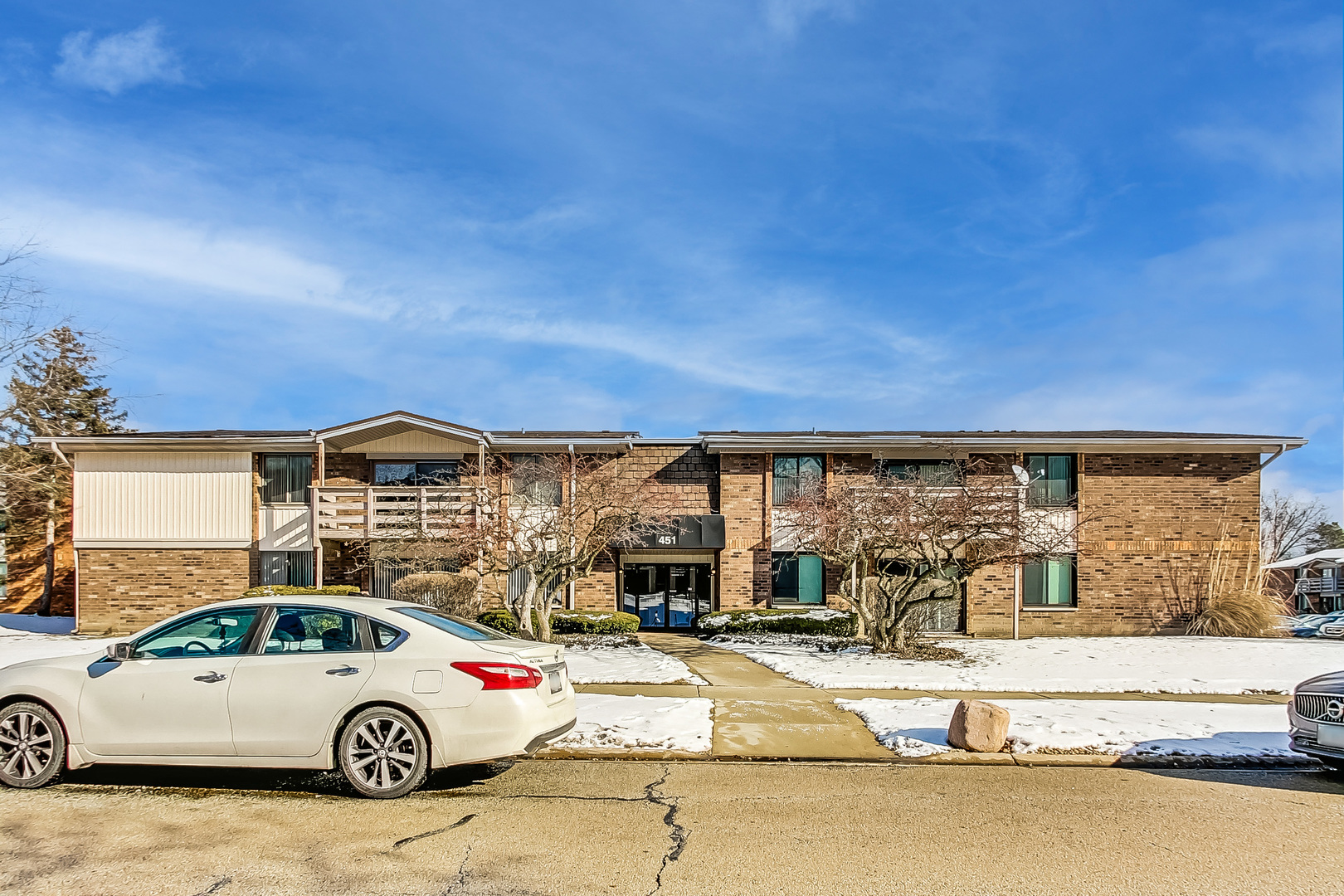 451 Raintree Court, Unit 2B Glen Ellyn, IL 60137 - Photo 1 of 25 Gallery Image 1