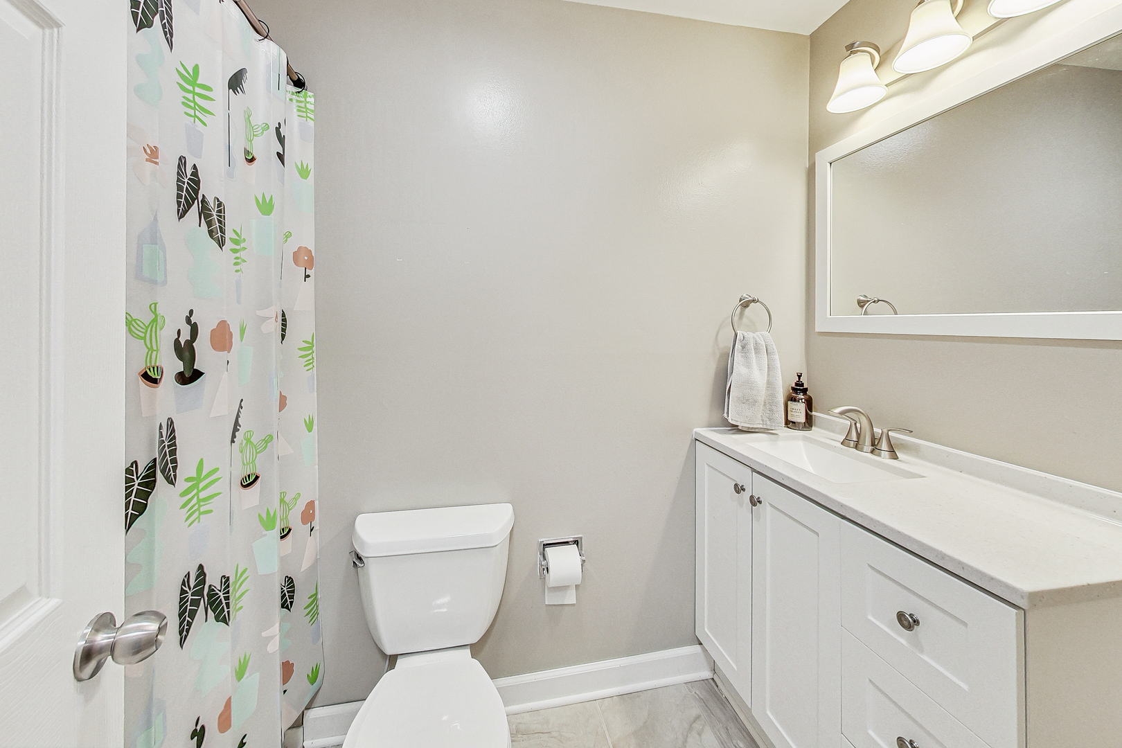 451 Raintree Court, Unit 2B Glen Ellyn, IL 60137 - Photo 15 of 25 Gallery Image 15