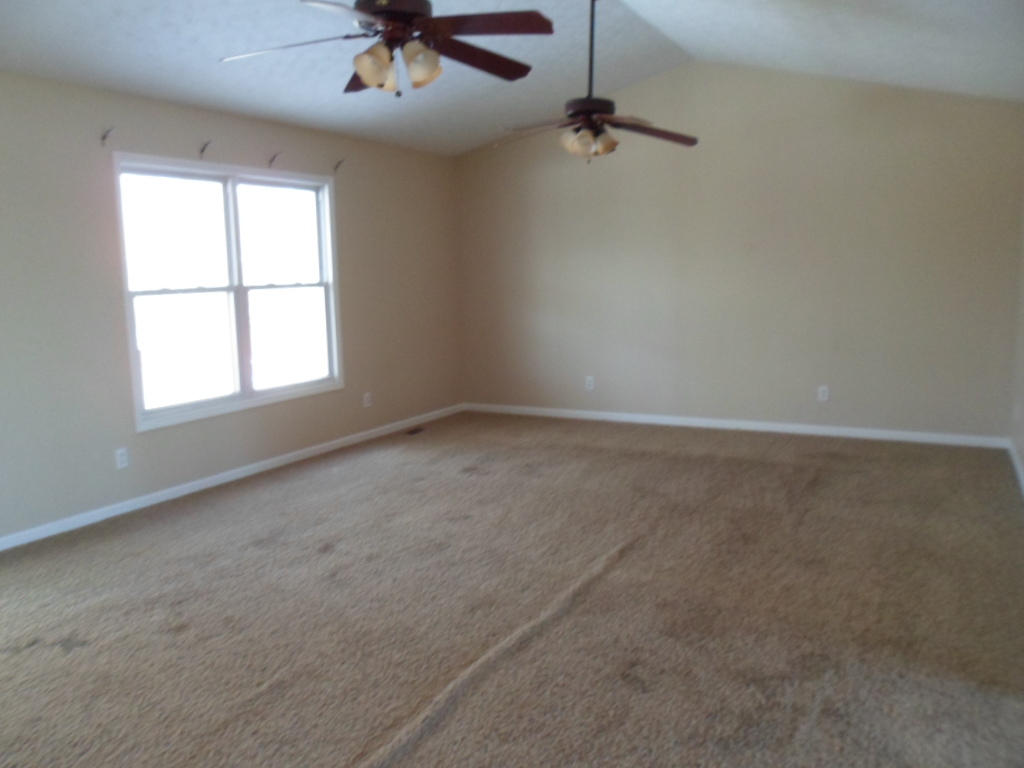8700 Coppock Road Corryton, TN 37721 - Photo 3 of 12 liv room