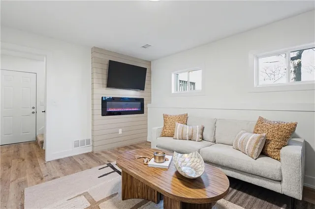 $400,000 | 5005 Grandview Street, Shawnee, KS 66203