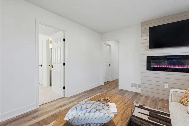 $400,000 | 5005 Grandview Street, Shawnee, KS 66203