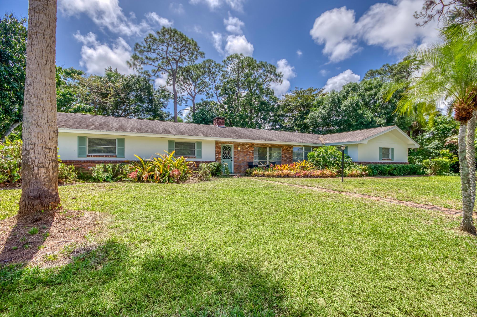 5528 Hibiscus Road Jupiter, FL 33458 - Photo 3 of 48 IMG-4