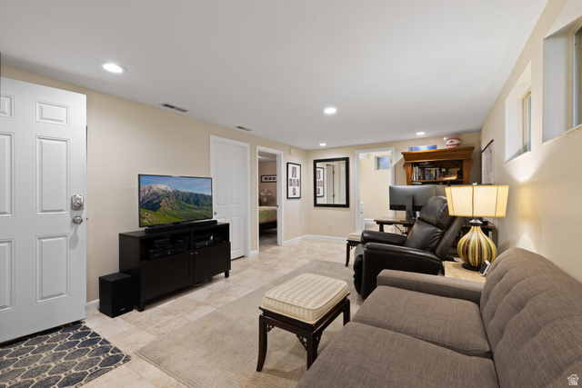 3320 Cherokee Lane Provo, UT 84604 - Photo 33 of 52 Living room