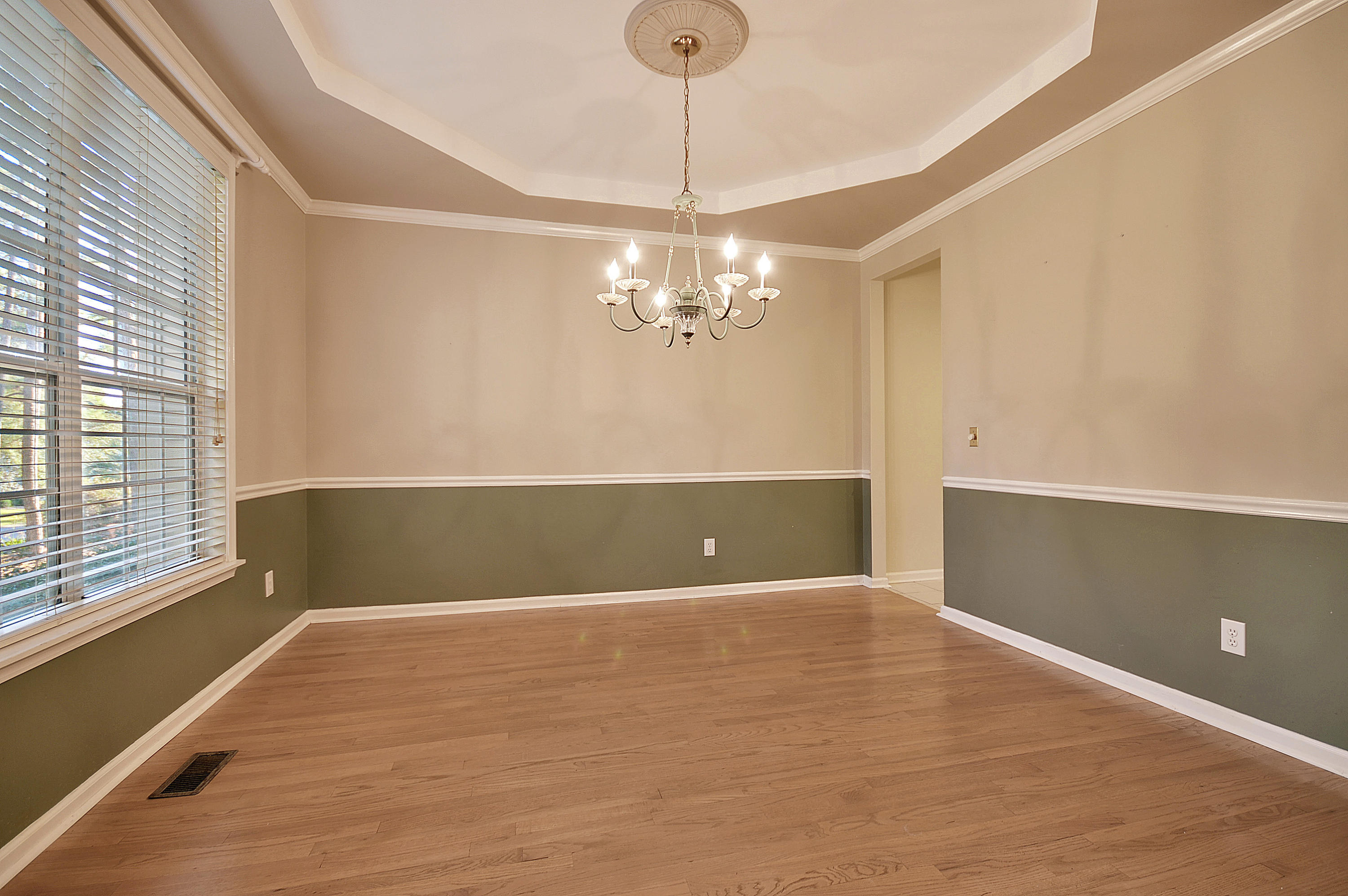 318 Clubview Road Summerville, SC 29485 - Photo 11 of 41 Dining room