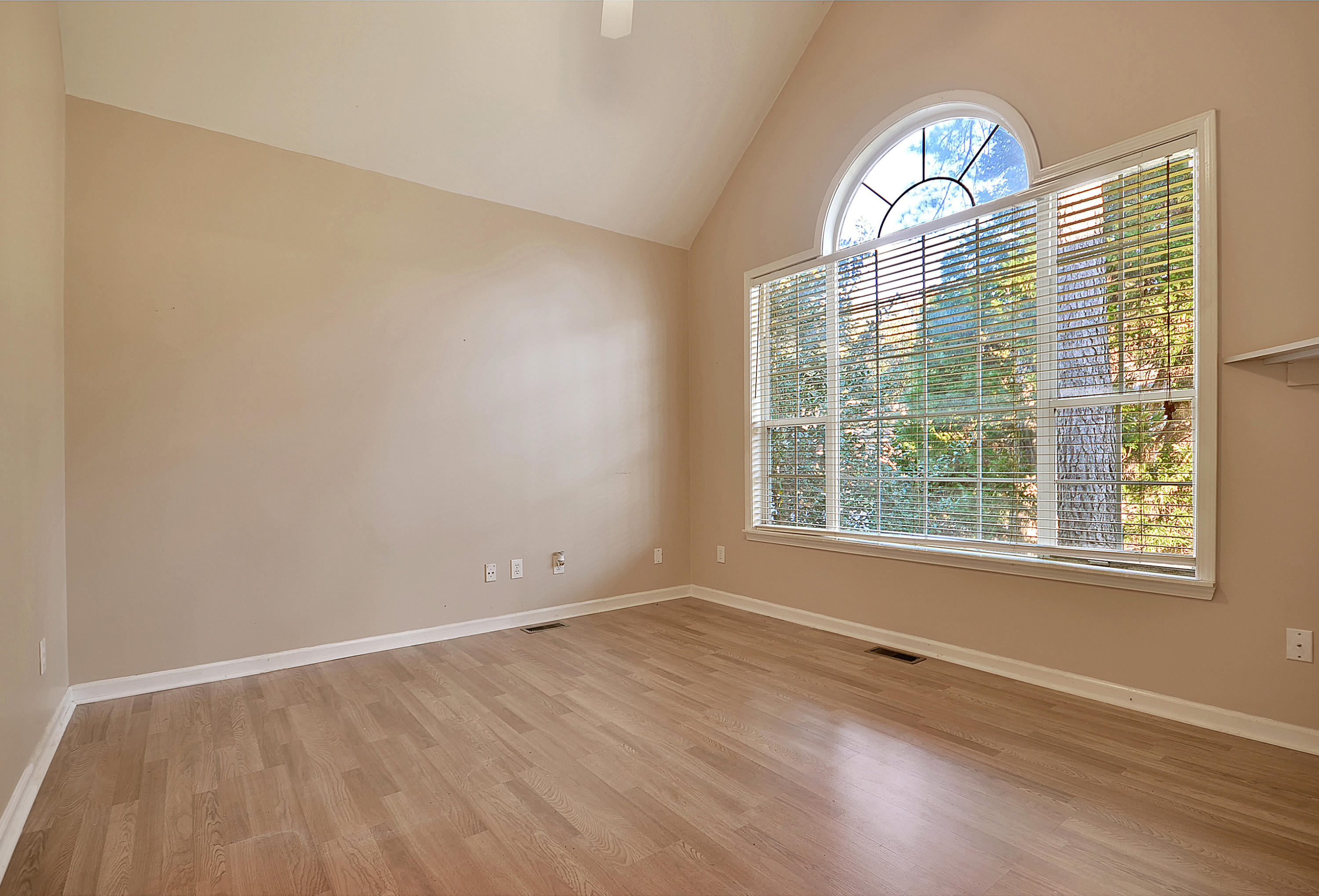 318 Clubview Road Summerville, SC 29485 - Photo 15 of 41 Living room/Office