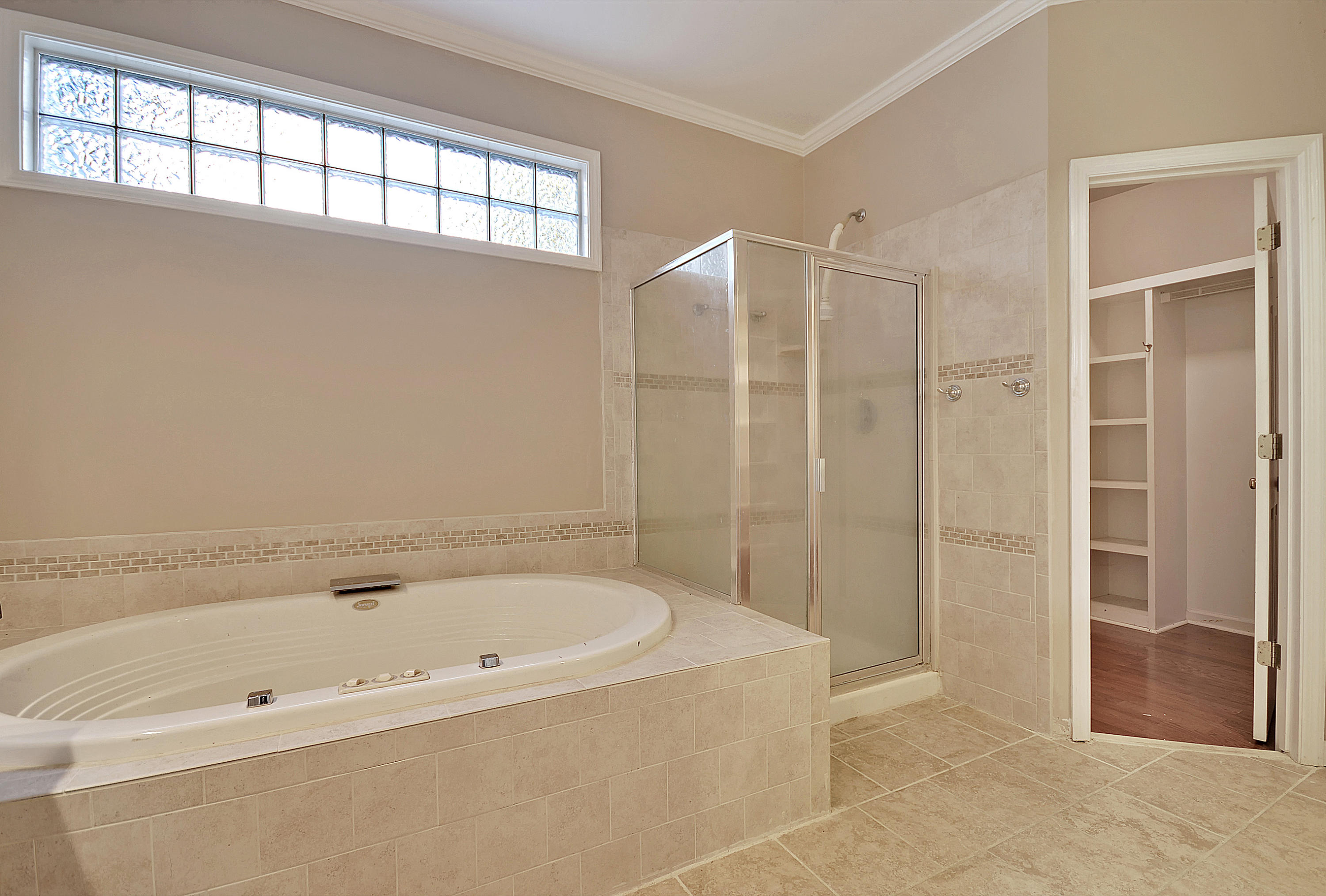 318 Clubview Road Summerville, SC 29485 - Photo 20 of 41 Jetted tub and shower