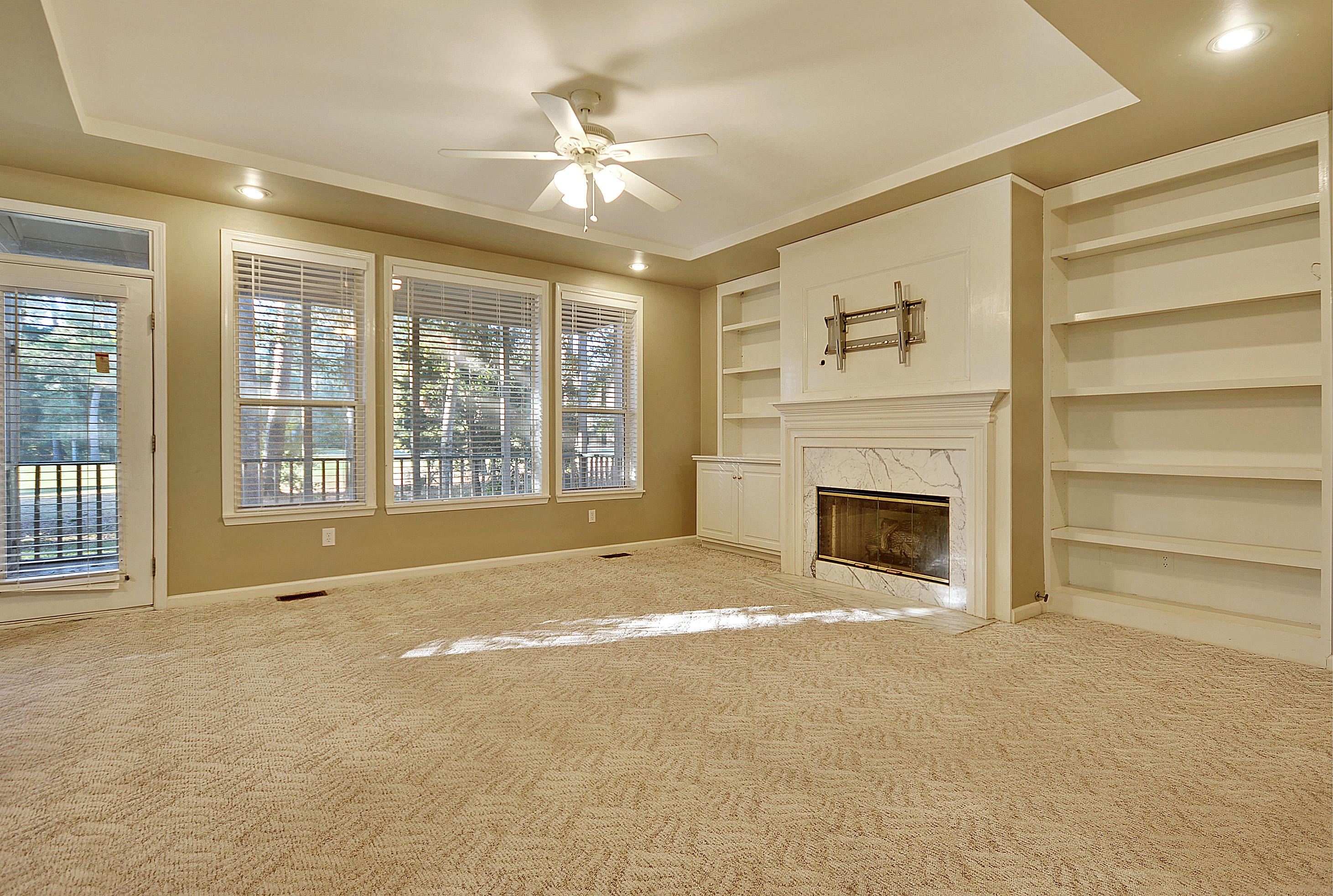 318 Clubview Road Summerville, SC 29485 - Photo 4 of 41 Family room