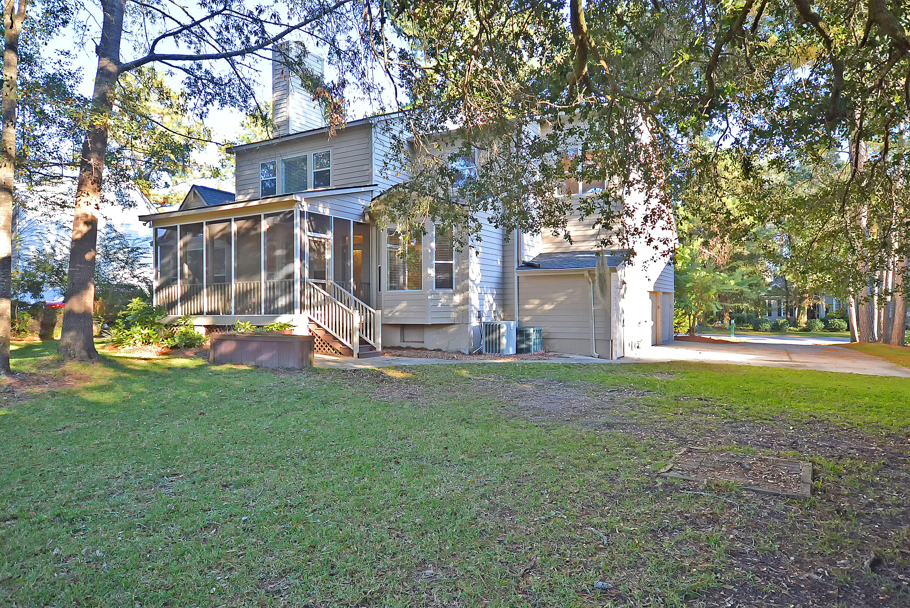 318 Clubview Road Summerville, SC 29485 - Photo 32 of 41 Rear view of home