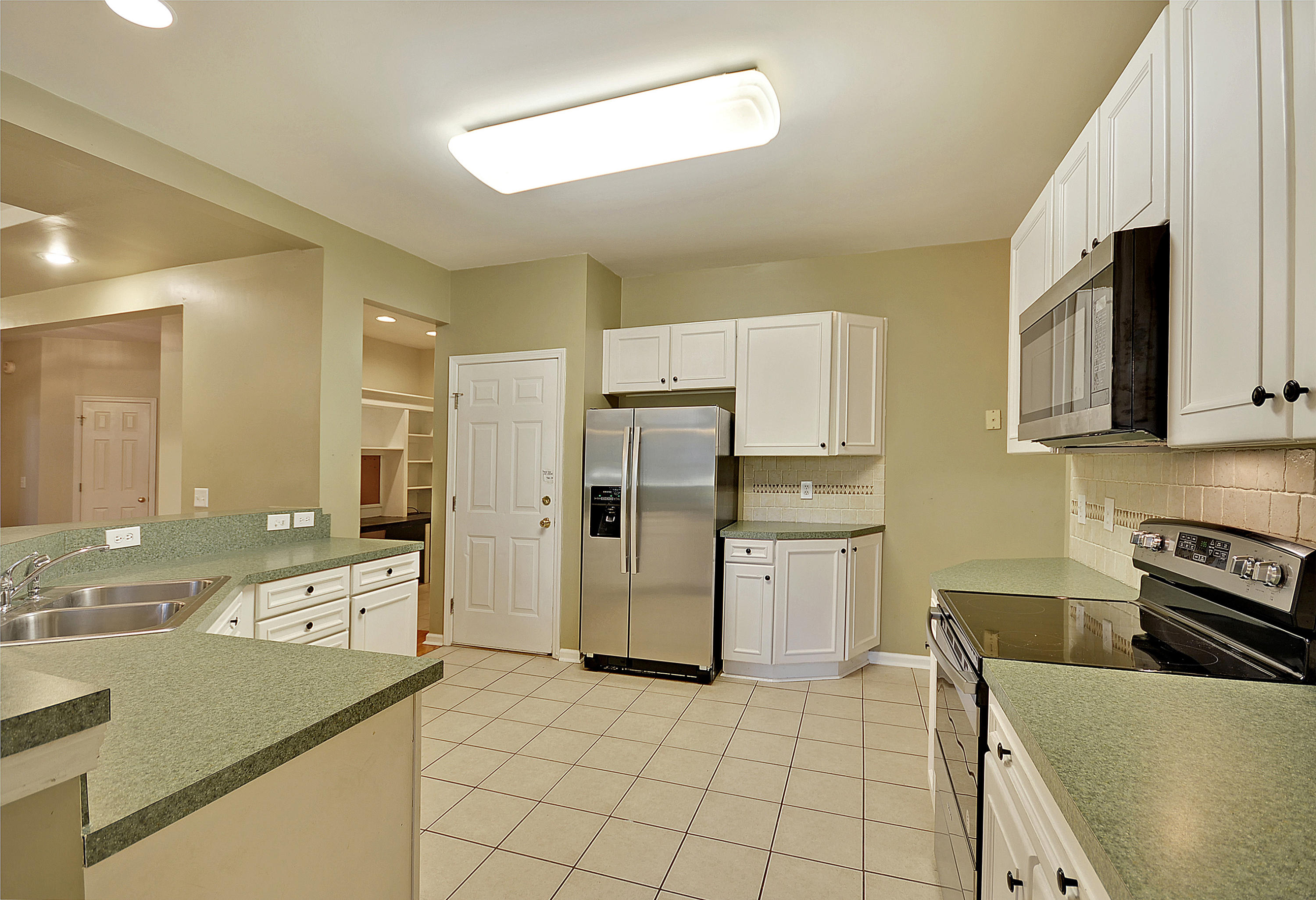 318 Clubview Road Summerville, SC 29485 - Photo 9 of 41 Kitchen