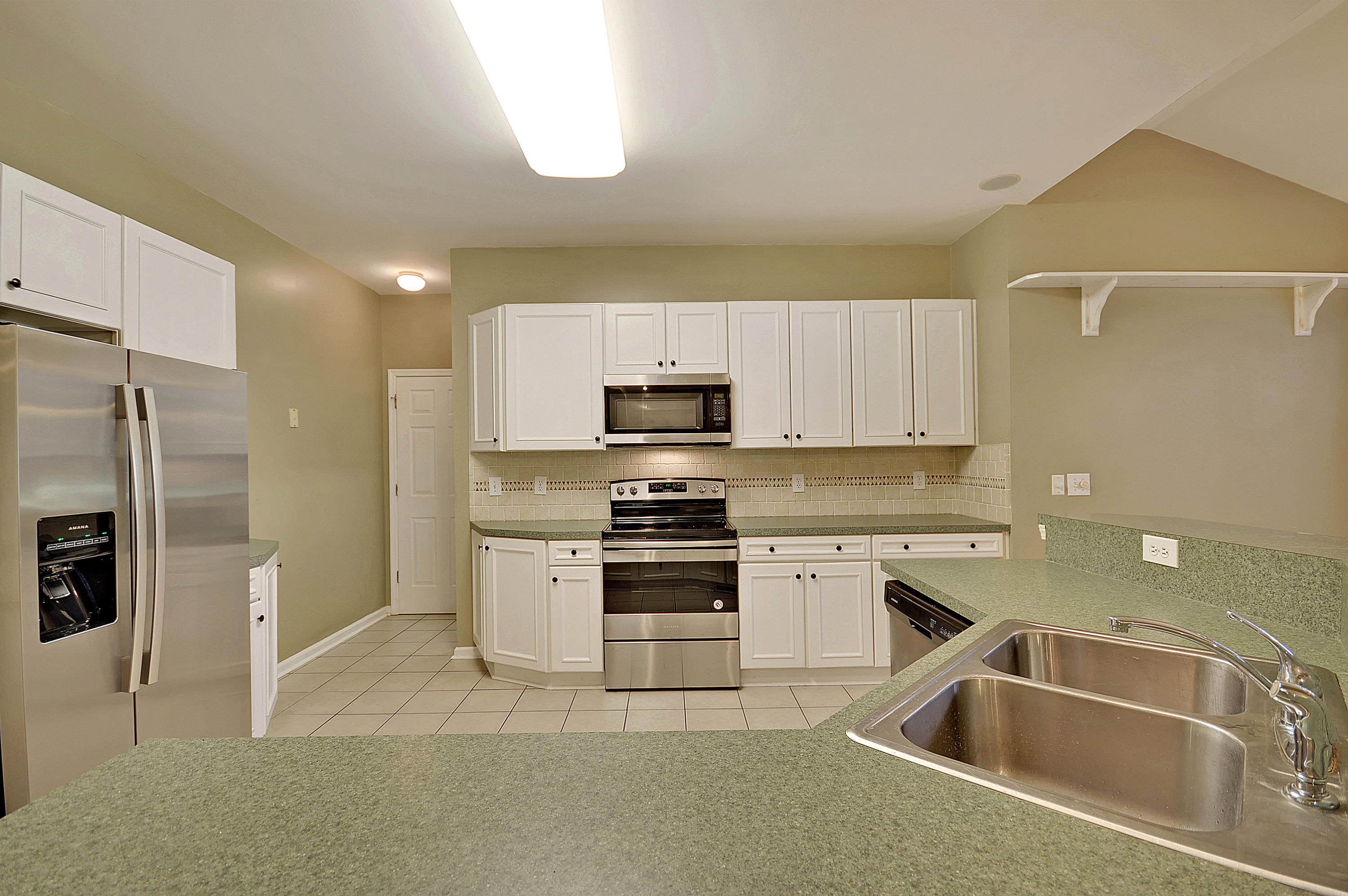 318 Clubview Road Summerville, SC 29485 - Photo 10 of 41 Kitchen