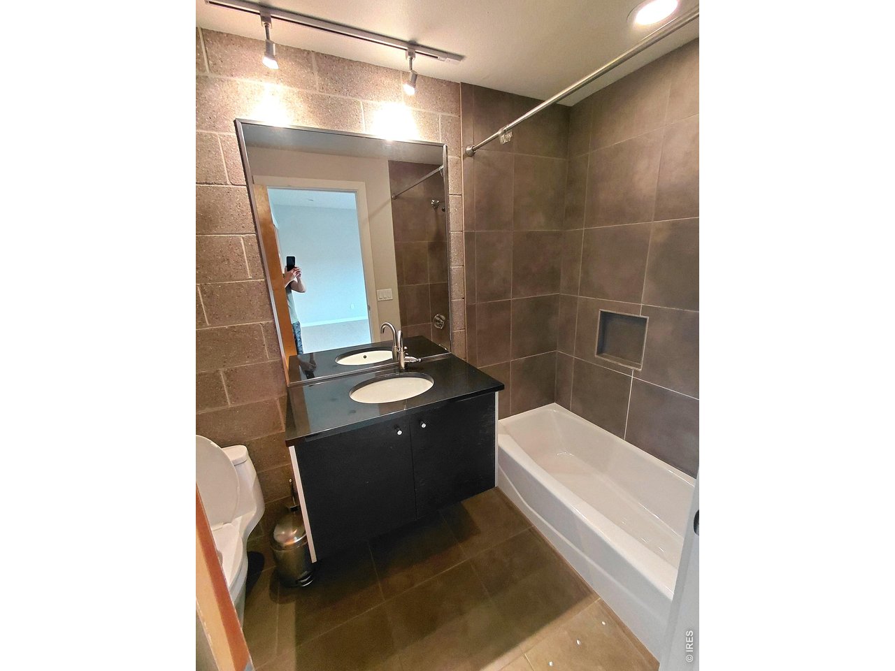 11562 Colony Row Broomfield, CO 80021 - Photo 20 of 24 2nd Bathroom