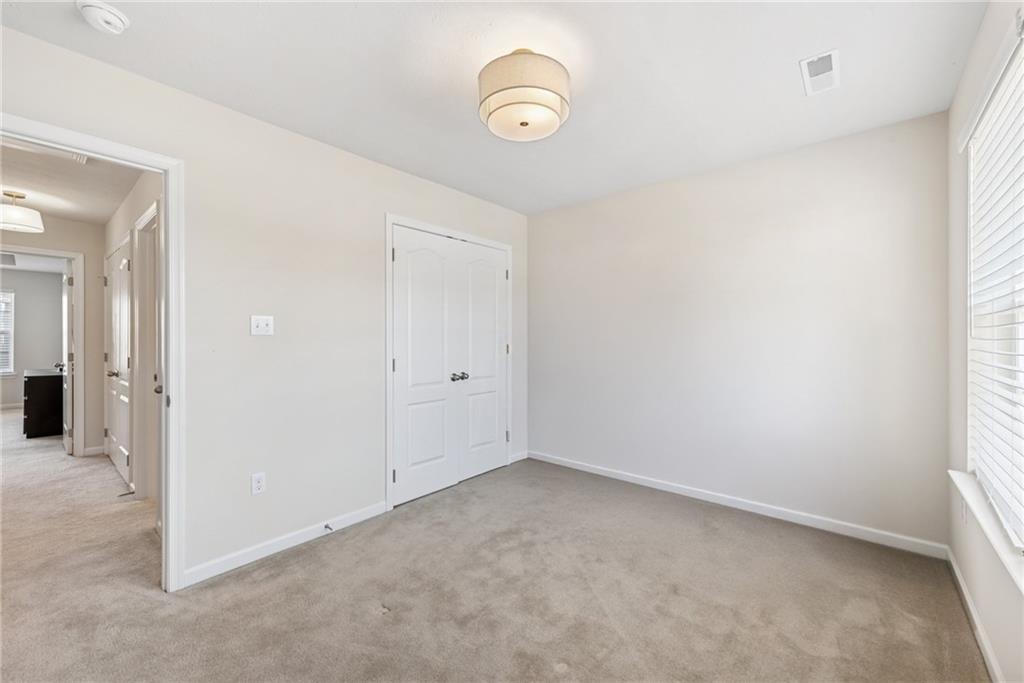 204 Eagle Drive Cranberry Township, PA 16066 - Photo 28 of 34 an empty room with a mirror