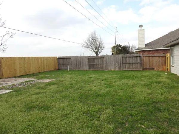 a view of a backyard of the house
