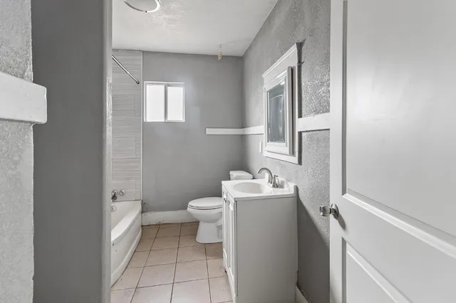 $289,000 | 1211 East Clinton Avenue, Fresno, CA 93704