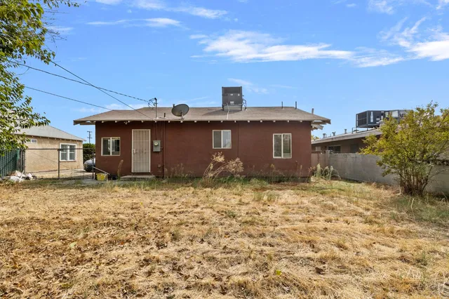$289,000 | 1211 East Clinton Avenue, Fresno, CA 93704