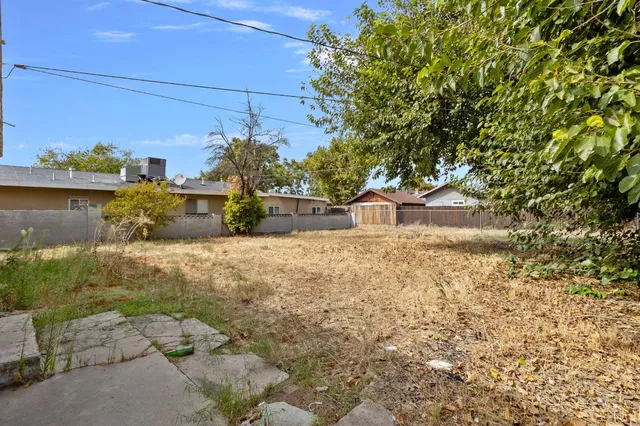 $289,000 | 1211 East Clinton Avenue, Fresno, CA 93704