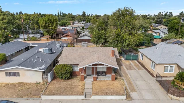 $289,000 | 1211 East Clinton Avenue, Fresno, CA 93704