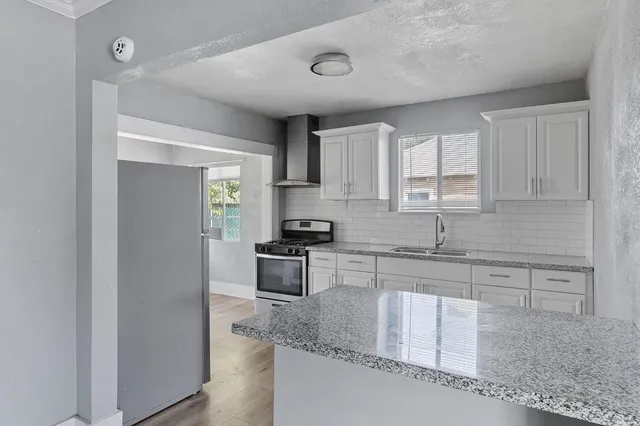 $289,000 | 1211 East Clinton Avenue, Fresno, CA 93704