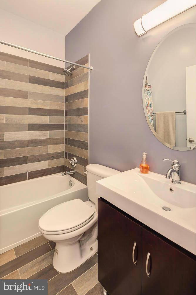 245 15th Street Southeast, Unit 301 Washington, DC 20003 - Photo 19 of 30 Bath