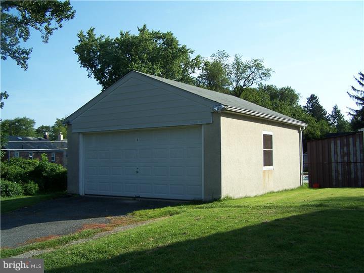 1438 Ashton Road Havertown, PA 19083 - Photo 15 of 16 Garage