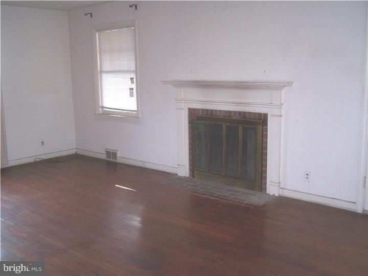 1438 Ashton Road Havertown, PA 19083 - Photo 4 of 16 Living Room