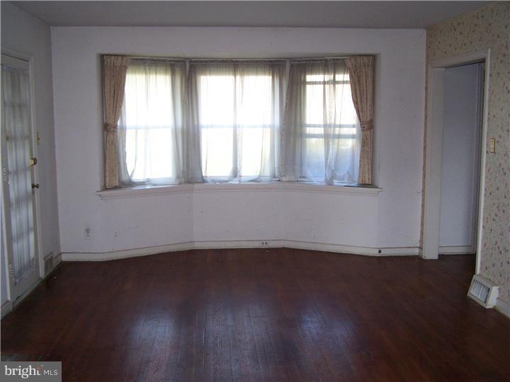 1438 Ashton Road Havertown, PA 19083 - Photo 5 of 16 Living Room
