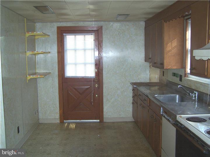 1438 Ashton Road Havertown, PA 19083 - Photo 8 of 16 Kitchen