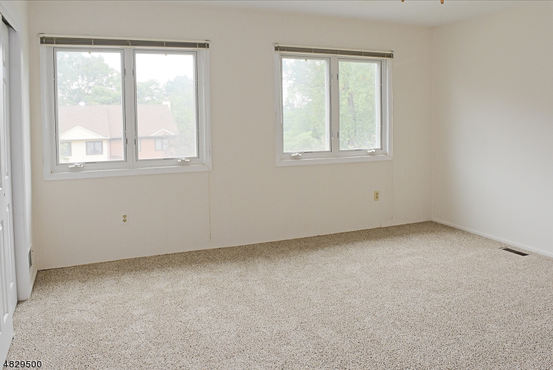 149 Patriots Road Morris Plains, NJ 07950 - Photo 10 of 19