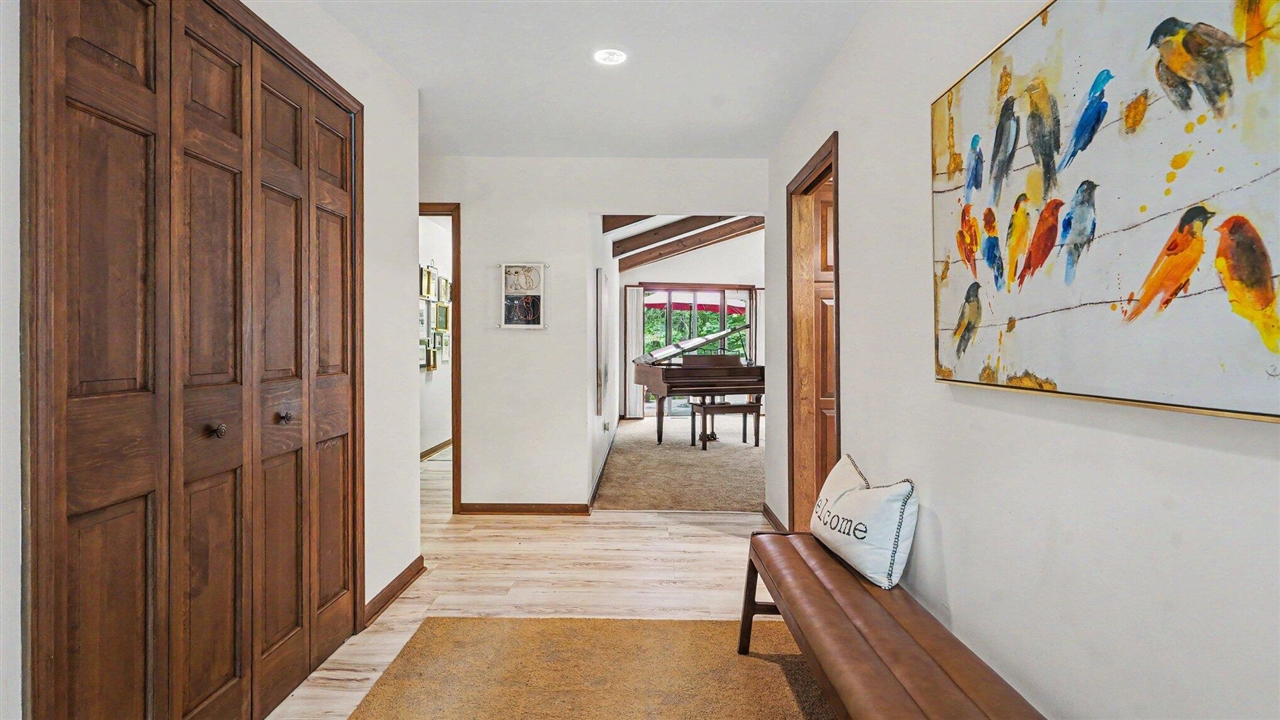 5595 Mountain Road Brighton, MI 48116 - Photo 4 of 61