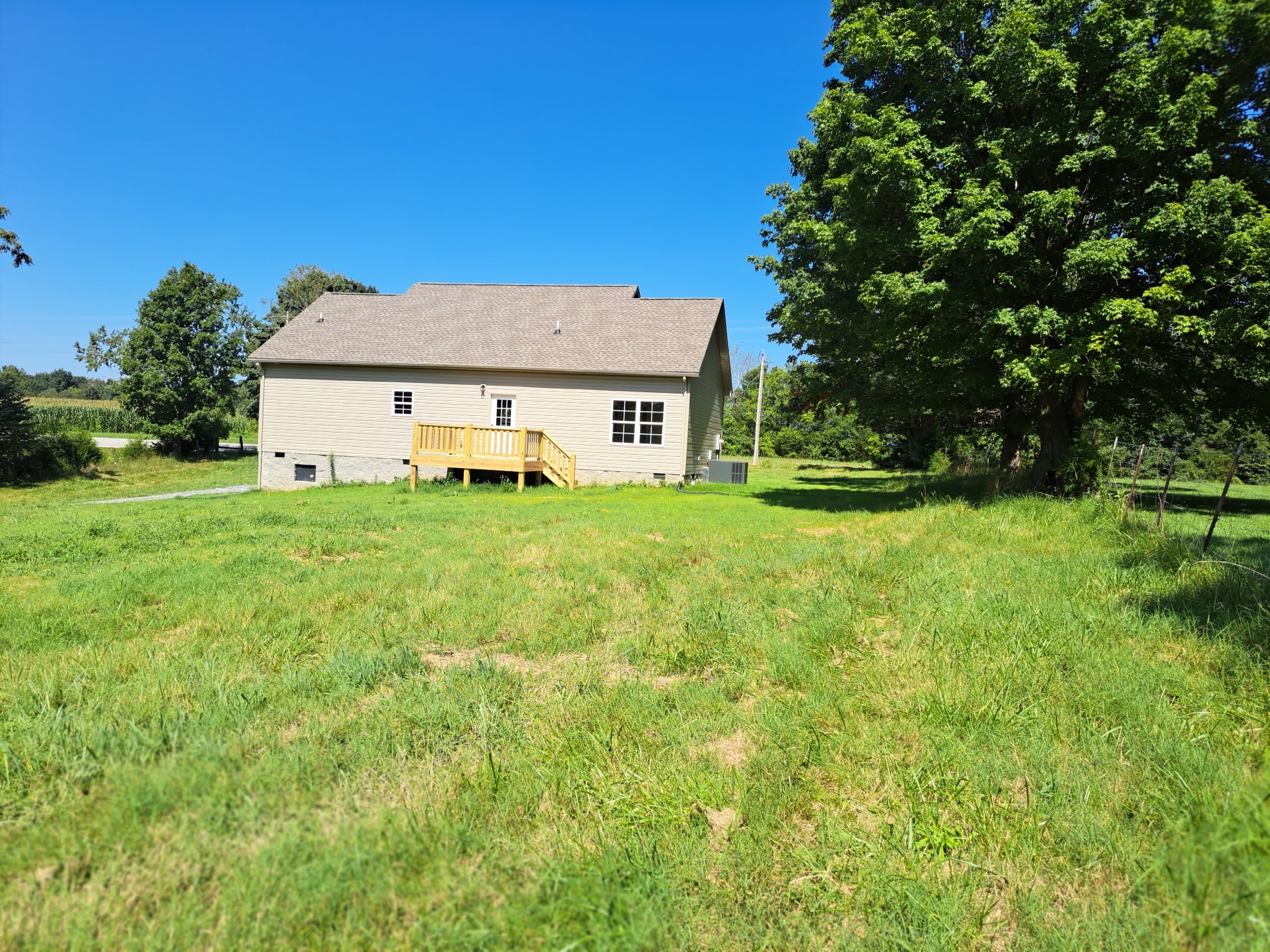 989 Carthage Road Red Boiling Springs, TN 37150 - Photo 4 of 19 a house with a yard