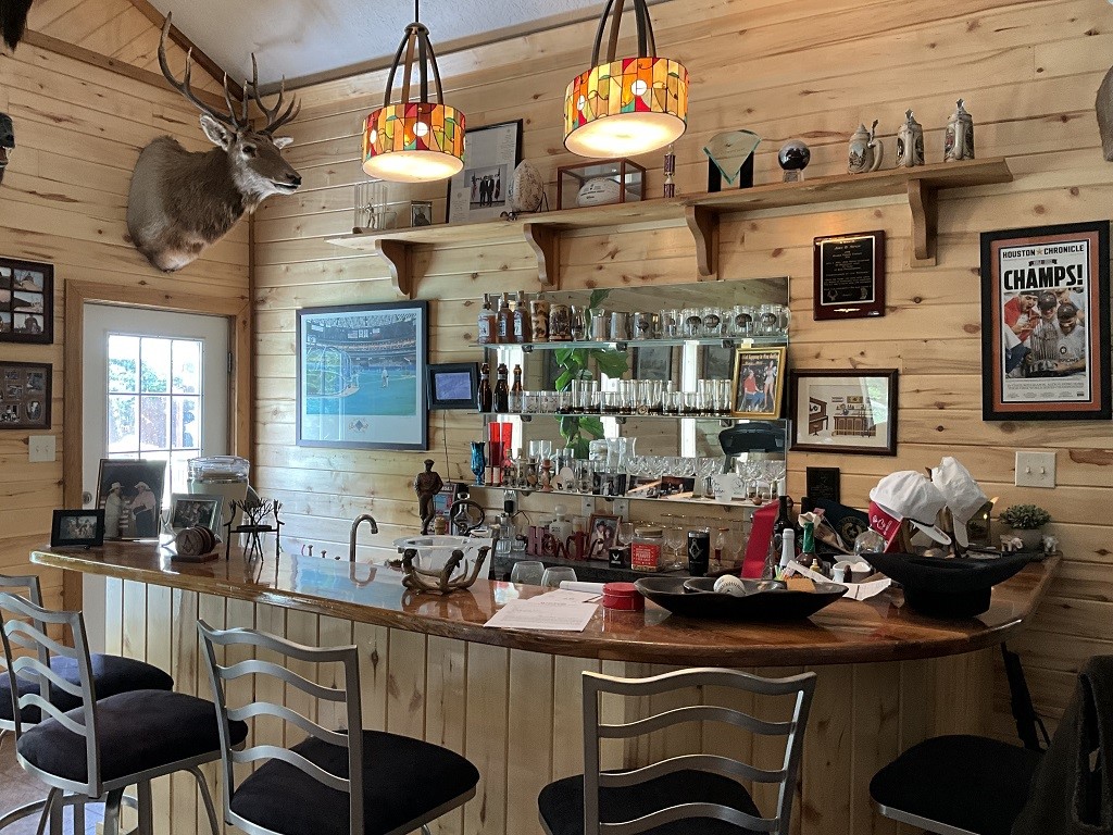 416 Division Street Jewett, TX 75846 - Photo 14 of 36 a kitchen with a dining table and chairs in it