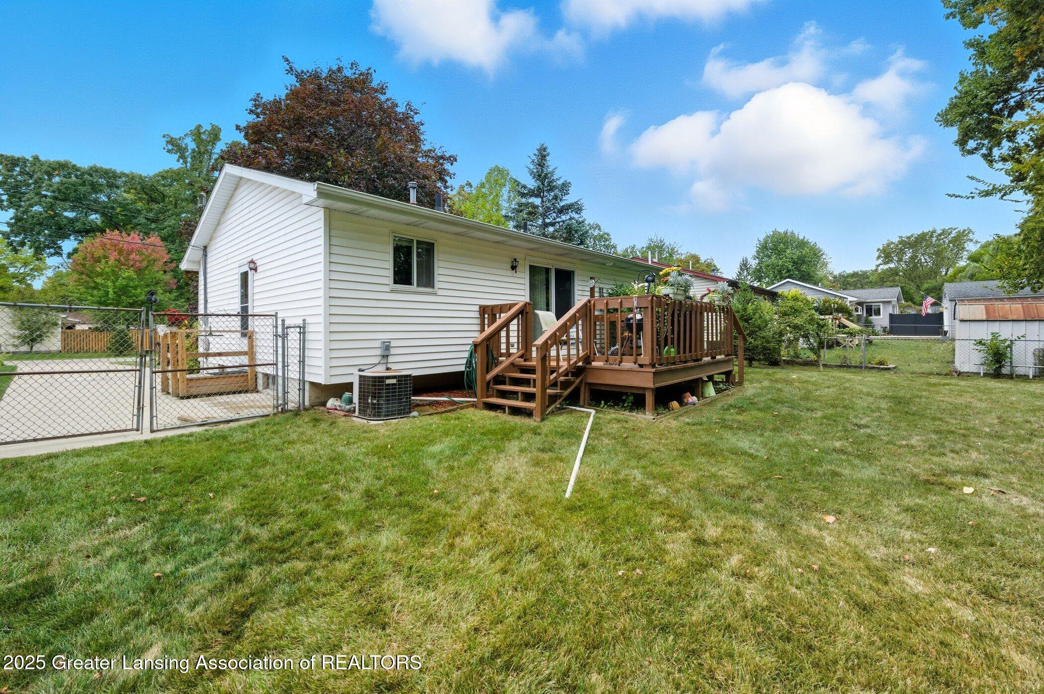 1664 Pepper Ridge Drive Haslett, MI 48840 - Photo 12 of 13 1664 Pepper Ridge Dr 29