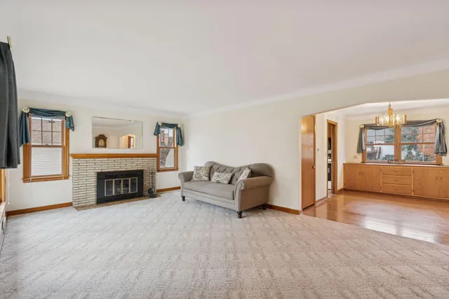 $400,000 | 869 Lowa Avenue West, St. Paul, MN 55117