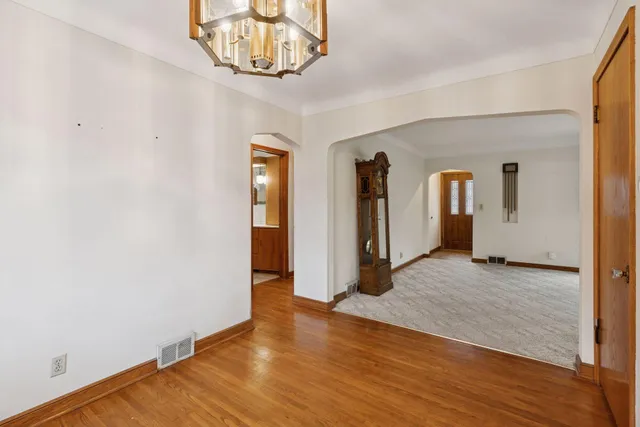 $400,000 | 869 Lowa Avenue West, St. Paul, MN 55117