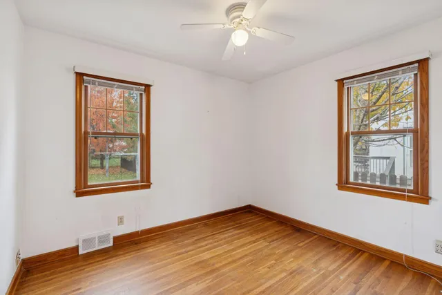 $400,000 | 869 Lowa Avenue West, St. Paul, MN 55117