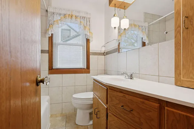 $400,000 | 869 Lowa Avenue West, St. Paul, MN 55117