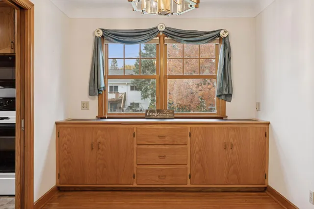 $400,000 | 869 Lowa Avenue West, St. Paul, MN 55117