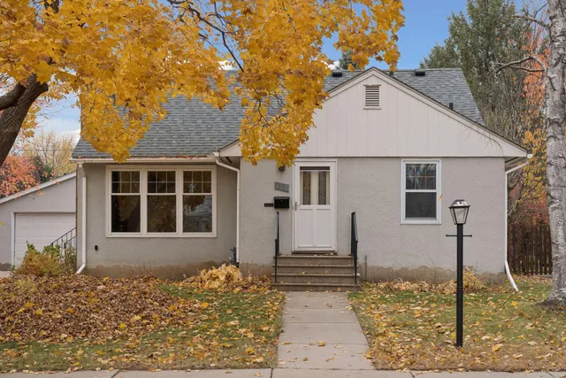 $400,000 | 869 Lowa Avenue West, St. Paul, MN 55117