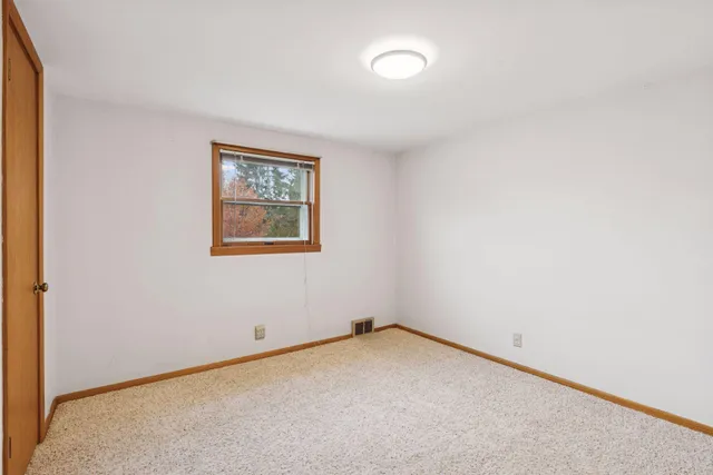 $400,000 | 869 Lowa Avenue West, St. Paul, MN 55117