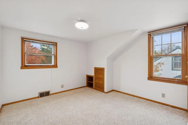 $400,000 | 869 Lowa Avenue West, St. Paul, MN 55117