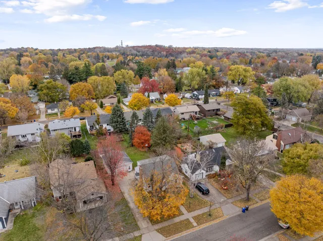 $400,000 | 869 Lowa Avenue West, St. Paul, MN 55117