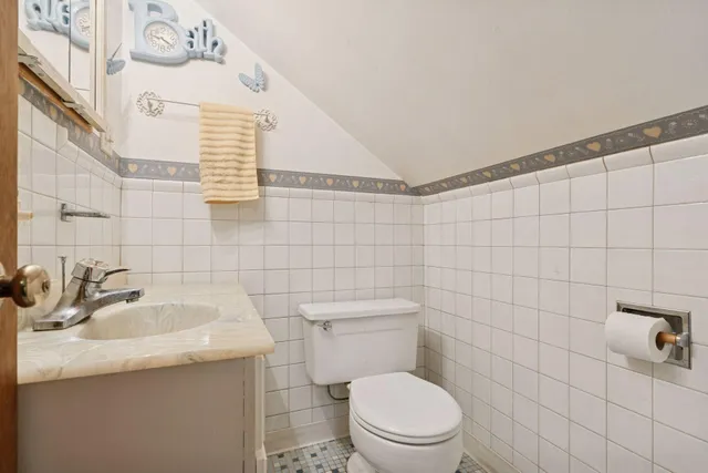 $400,000 | 869 Lowa Avenue West, St. Paul, MN 55117