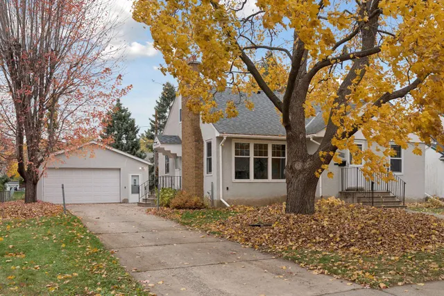 $400,000 | 869 Lowa Avenue West, St. Paul, MN 55117