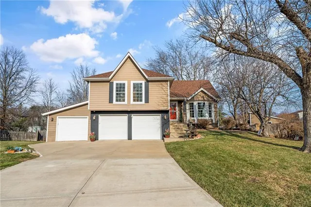 $440,000 | 15132 West 147th Street, Olathe, KS 66062
